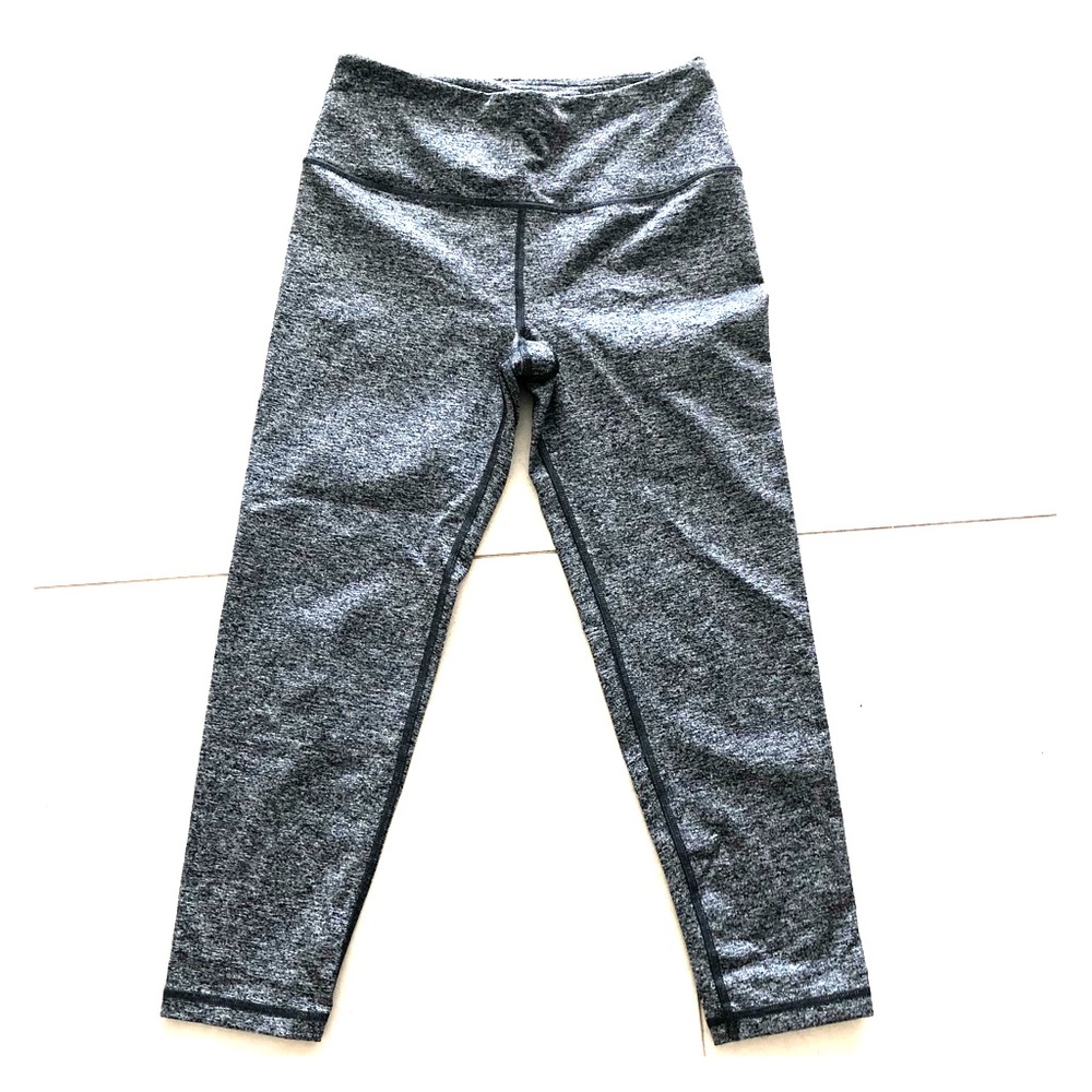 Victoria’s Secret sport gray Capri leggings